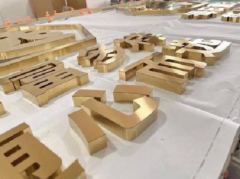 双柏拉丝不锈钢字的特点。